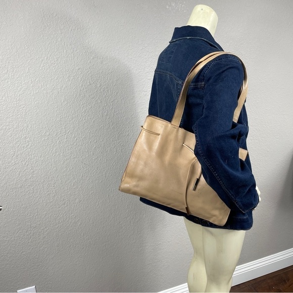 Gucci Balthus Leather Drawstring Tote Shoulder Bag Soft Beige - Picture 3 of 17